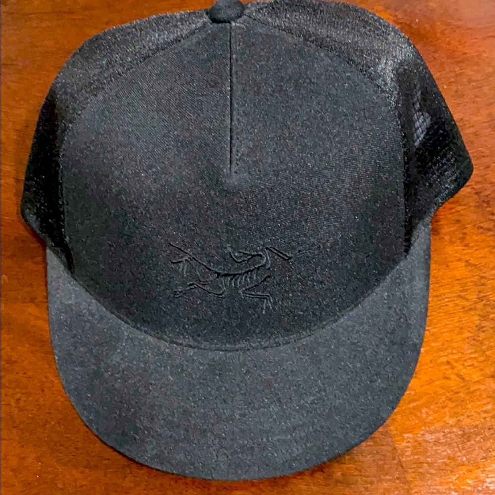 Arc’teryx Unisex Short Brim Cycling Hat